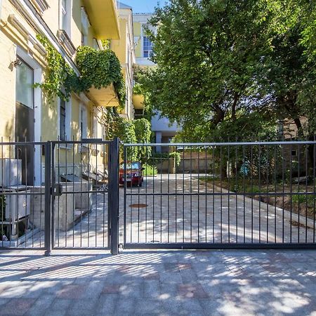 Loft Design Apartments On Desyatynnyi Ln, 7 Киев Экстерьер фото